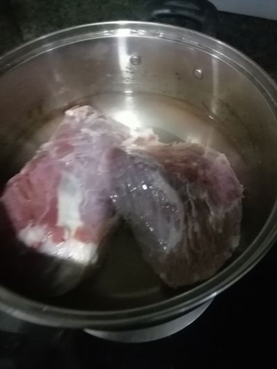 家常卤牛肉的做法步骤：2