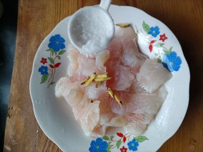 香煎巴沙鱼的做法步骤：3