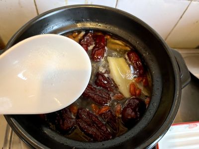黄芪炖鸡的做法步骤：10