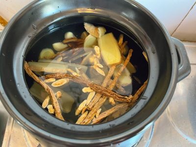 黄芪炖鸡的做法步骤：6
