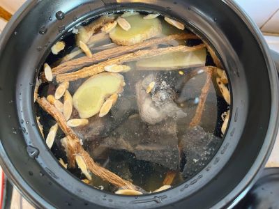 黄芪炖鸡的做法步骤：7