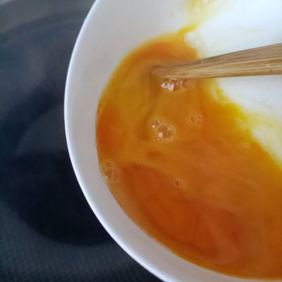 小鸡枞菌塔菜炒乌鸡蛋的做法步骤：6