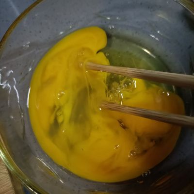 海参鸡蛋炒木耳的做法步骤：4