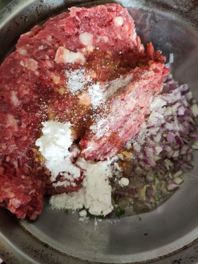 洋葱黑椒牛肉饼的做法步骤：7