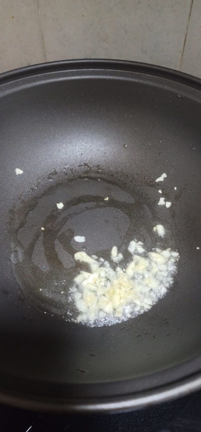蒜末炒豌豆尖的做法步骤：3