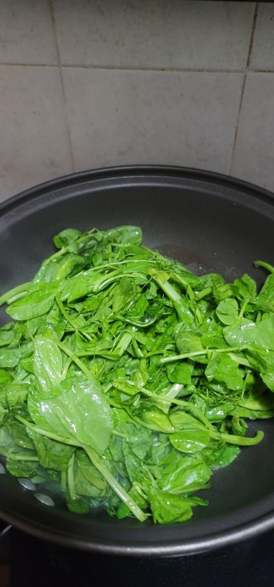 蒜末炒豌豆尖的做法步骤：4