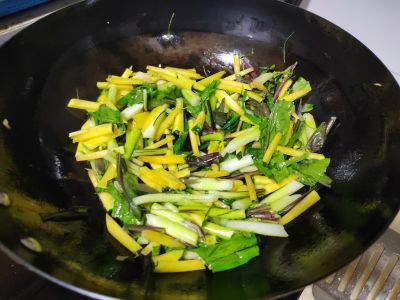 南瓜炒菜苔的做法步骤：4