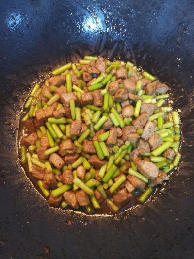蒜苔炒肉的做法步骤：5