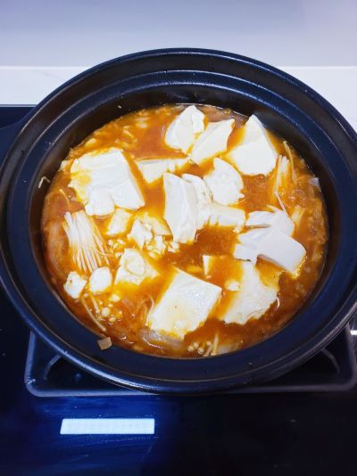 对冬天的尊重～泡菜豆腐煲的做法步骤：12
