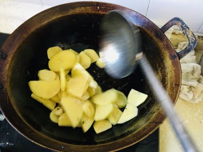 土豆泥熬小白菜的做法步骤：1