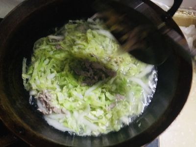 白菜肉丝汤的做法步骤：3