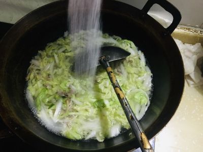 白菜肉丝汤的做法步骤：4
