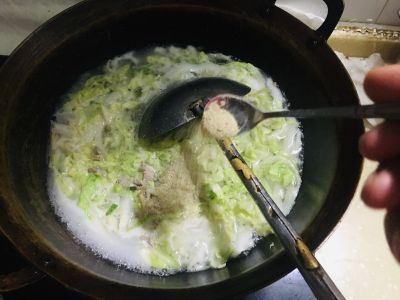白菜肉丝汤的做法步骤：5