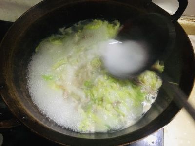 白菜肉丝汤的做法步骤：7