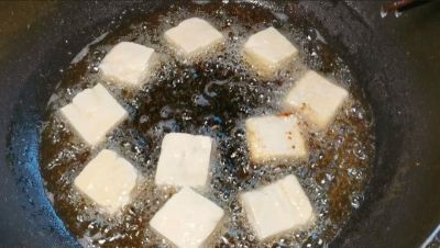 爆汁臭豆腐的做法步骤：1