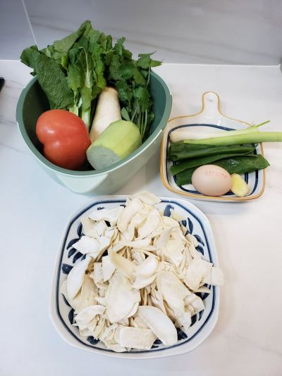 冬日暖食～饺子皮汤面片的做法步骤：1