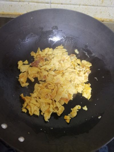 尖椒炒鸡蛋的做法步骤：3