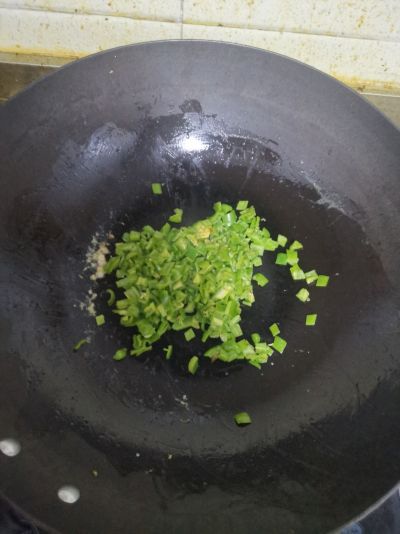 尖椒炒鸡蛋的做法步骤：4
