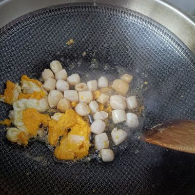 鲜贝乌鸡蛋炒韭菜的做法步骤：8