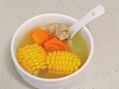玉米胡萝卜骨头汤的做法步骤：6