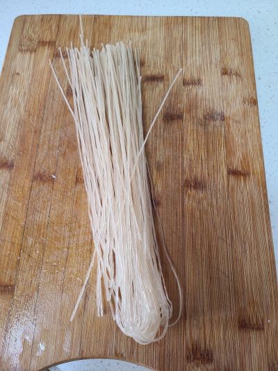 冬瓜虾皮炖粉条的做法步骤：2