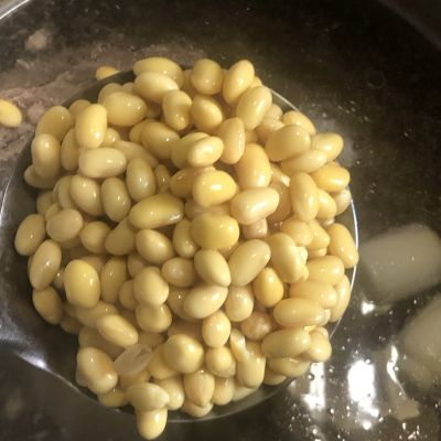 梅花肉海带焖黄豆的做法步骤：3