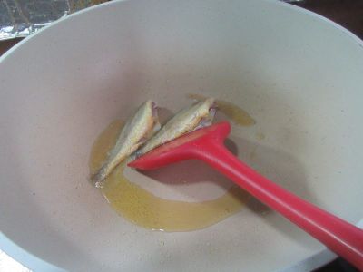 咸菜小黄鱼荞麦面的做法步骤：2