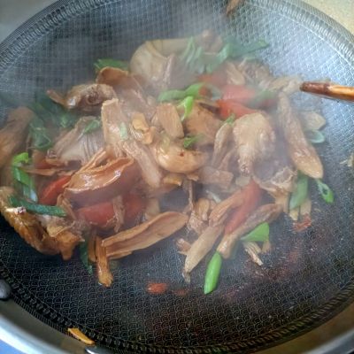 鸡腿菇鲍鱼烧王鸽的做法步骤：19