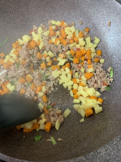 南瓜土豆肉末蓋飯的做法步骤：7