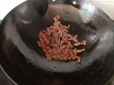 青椒洋葱炒牛肉丝的做法步骤：4