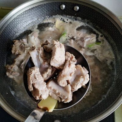 红烧排骨的做法步骤：3