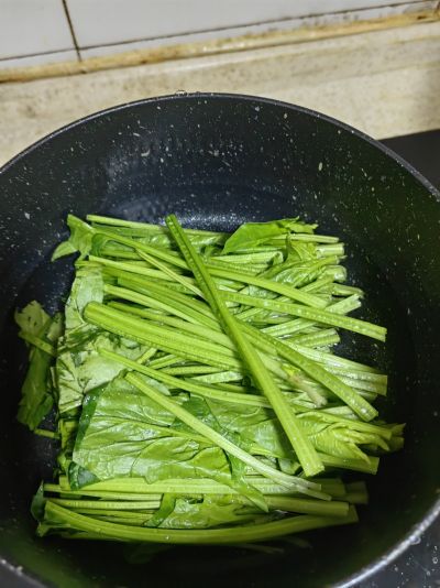 清水菠菜的做法步骤：2