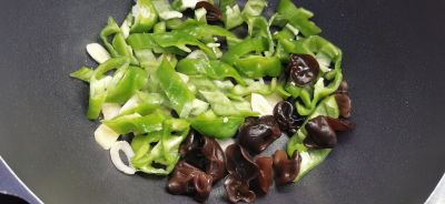 尖椒麻辣肠的做法步骤：4