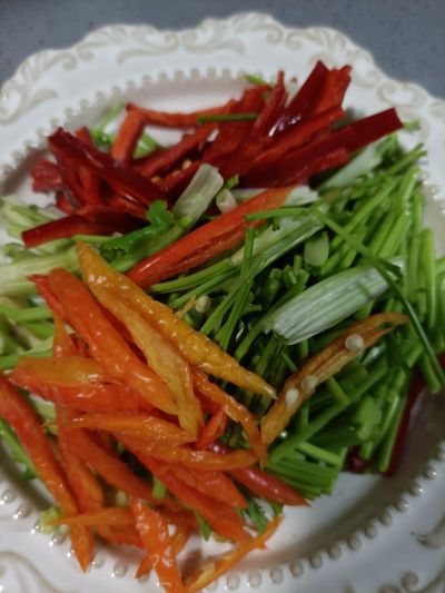 红椒香菜炒羊肝的做法步骤：4