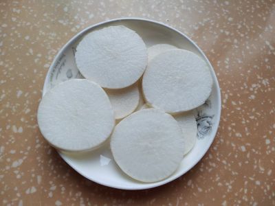 枸杞蒸萝卜的做法步骤：1