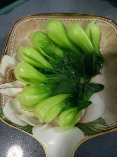 乌鸡蛋拌油菜芯的做法步骤：5